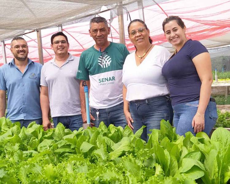Conselho Municipal do Meio Ambiente e Escola Agrotécnica do P. A Jaraguá realiza visita técnica em horta Hidropônica de Água Boa