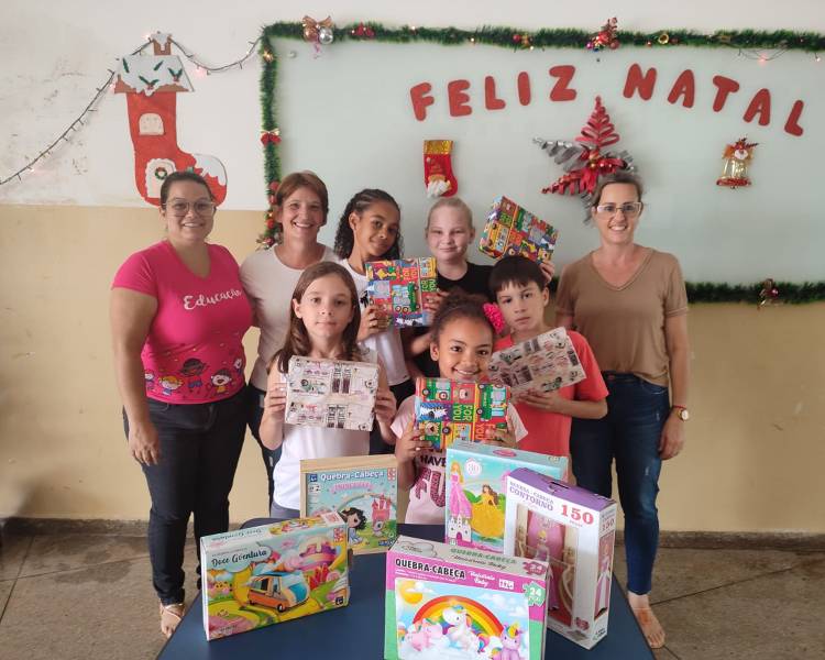 Professora da Escola Vila Nova desenvolve projeto Quebra-Cabeça 