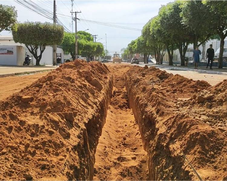 Prefeitura prossegue com obras de Esgotamento Sanitário nas ruas de Água Boa