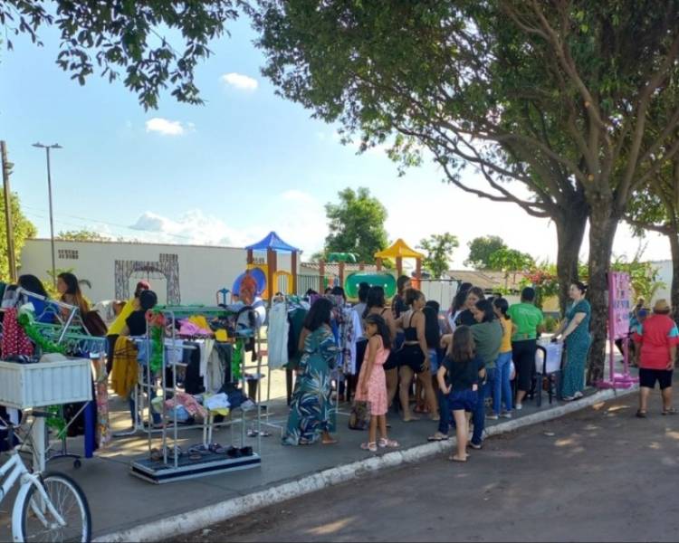 CAPS realiza bazar solidário na Praça do Vila Nova