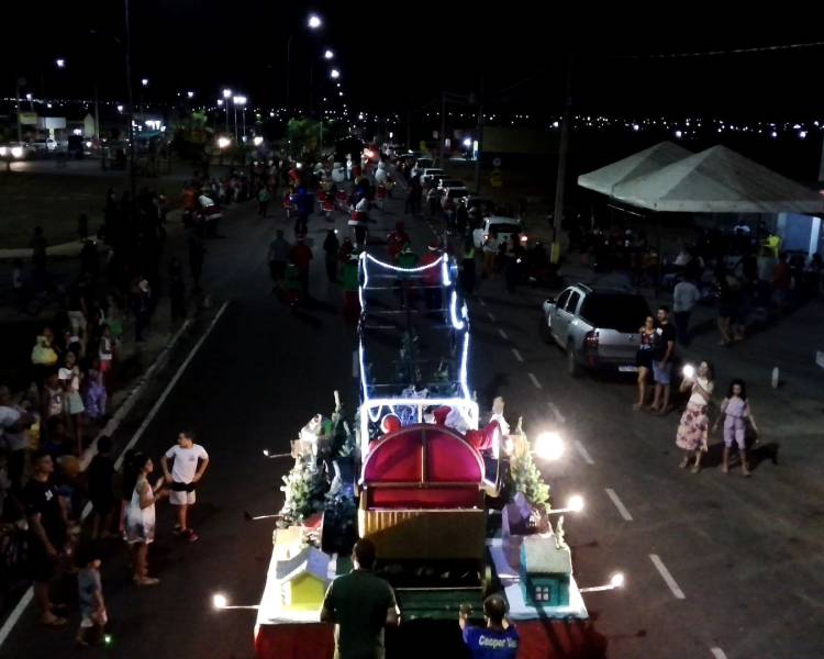 Natal de Fé e Magia abre circuito de desfiles itinerantes no Bairro Universitário