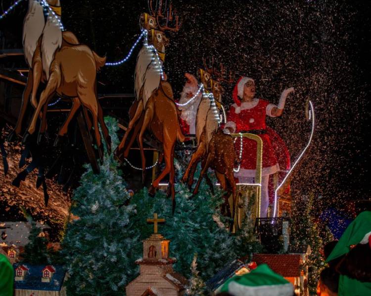 Bairro Guarujá Expansão também recebe desfile itinerante de Natal