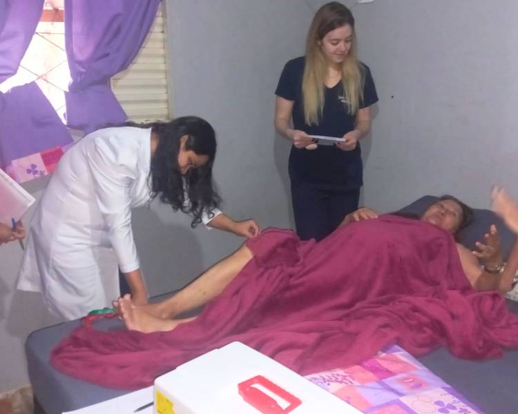 Equipe multiprofissional da ESF Cristalino realiza visita domiciliar e atendimento com orientações de saúde