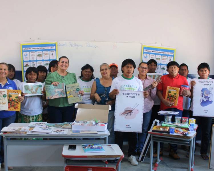 Prefeitura de Água Boa promove capacitação bilíngue e entrega materiais pedagógicos para professores indígenas Xavantes