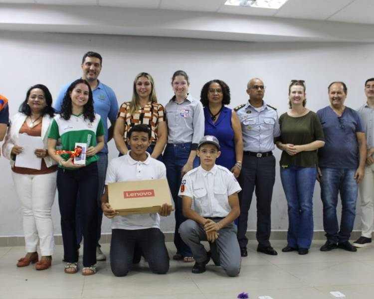 Estudantes de Água Boa são premiados em concurso sobre consciência ambiental