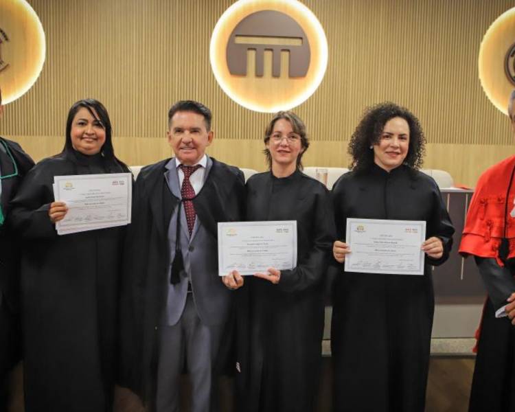 Servidores da Secretaria de Finanças recebem certificação do MBA em Gestão de Cidades e têm projeto reconhecido com Menção Honrosa pelo TCE-MT