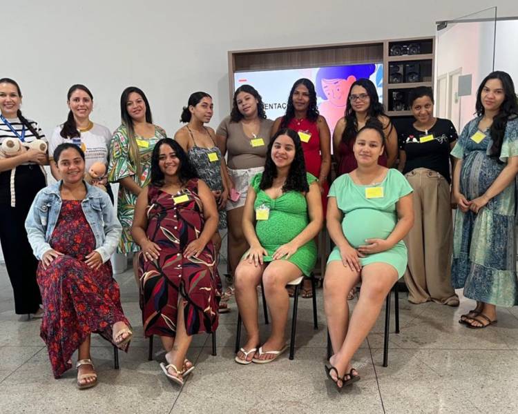 Roda de conversa aborda benefícios da amamentação para mãe e bebê