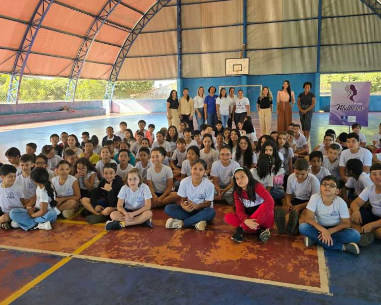 Projeto Educonect@ leva conscientização sobre violência doméstica a alunos da Escola Municipal Cecília Meireles