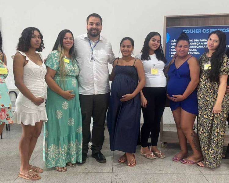 Mamães do Cantinho da Cegonha participam de palestra sobre planejamento financeiro no CRAS de Água Boa