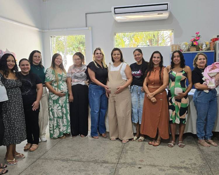 Cantinho da Cegonha encerra mais uma turma com entrega de kits maternidade e confraternização