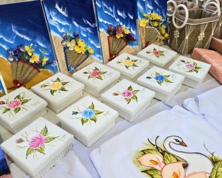 Inscrições abertas para cursos de Pintura em Tecido, Artesanato e projeto Cantinho da Cegonha