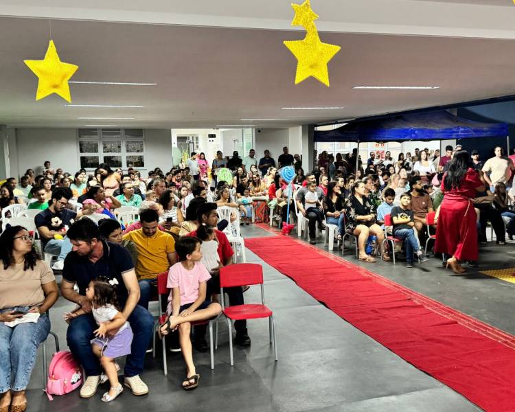 Noite da Família emociona pais com apresentações das crianças na EMEI Izabel Favaretto Zandoná