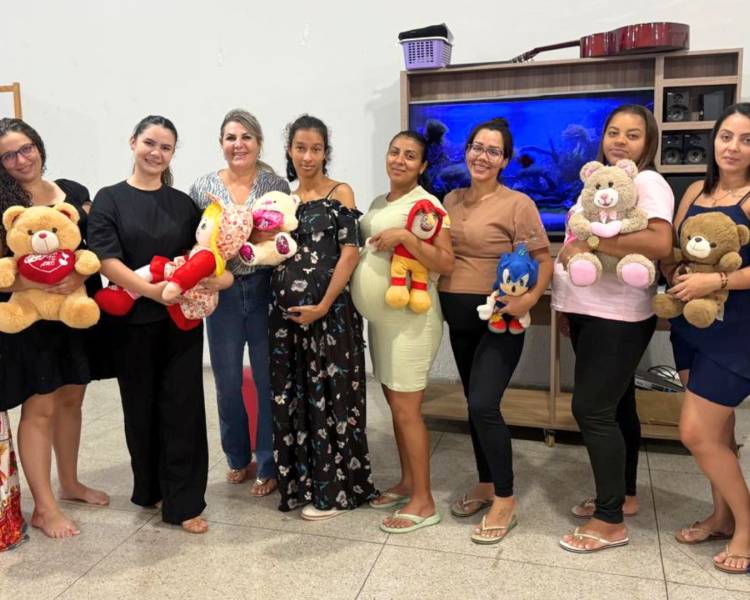 Cantinho da Cegonha promove atividade sobre Shantala para gestantes em Água Boa